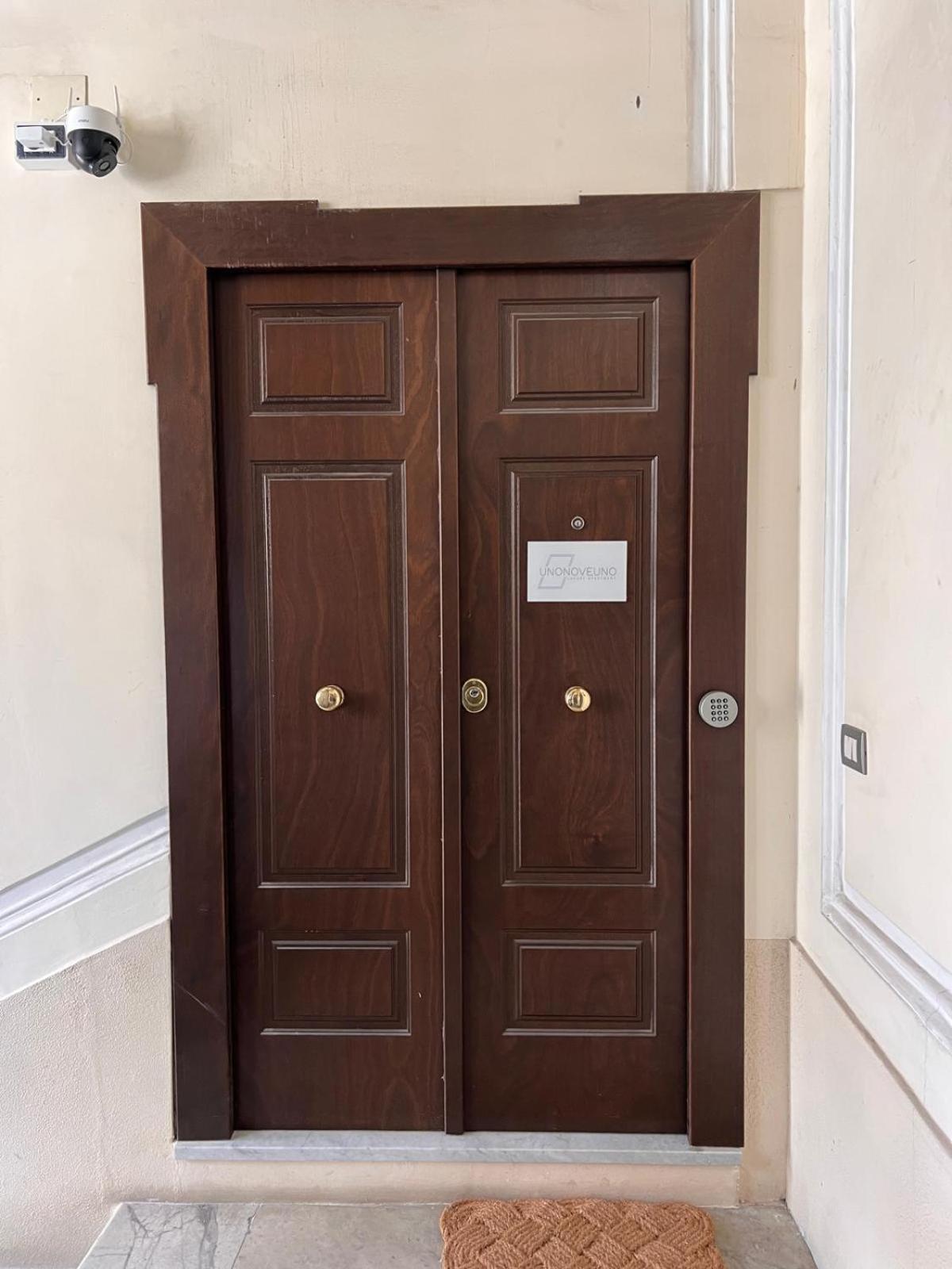 Unonoveuno Luxury Apartment Napoli Exterior foto